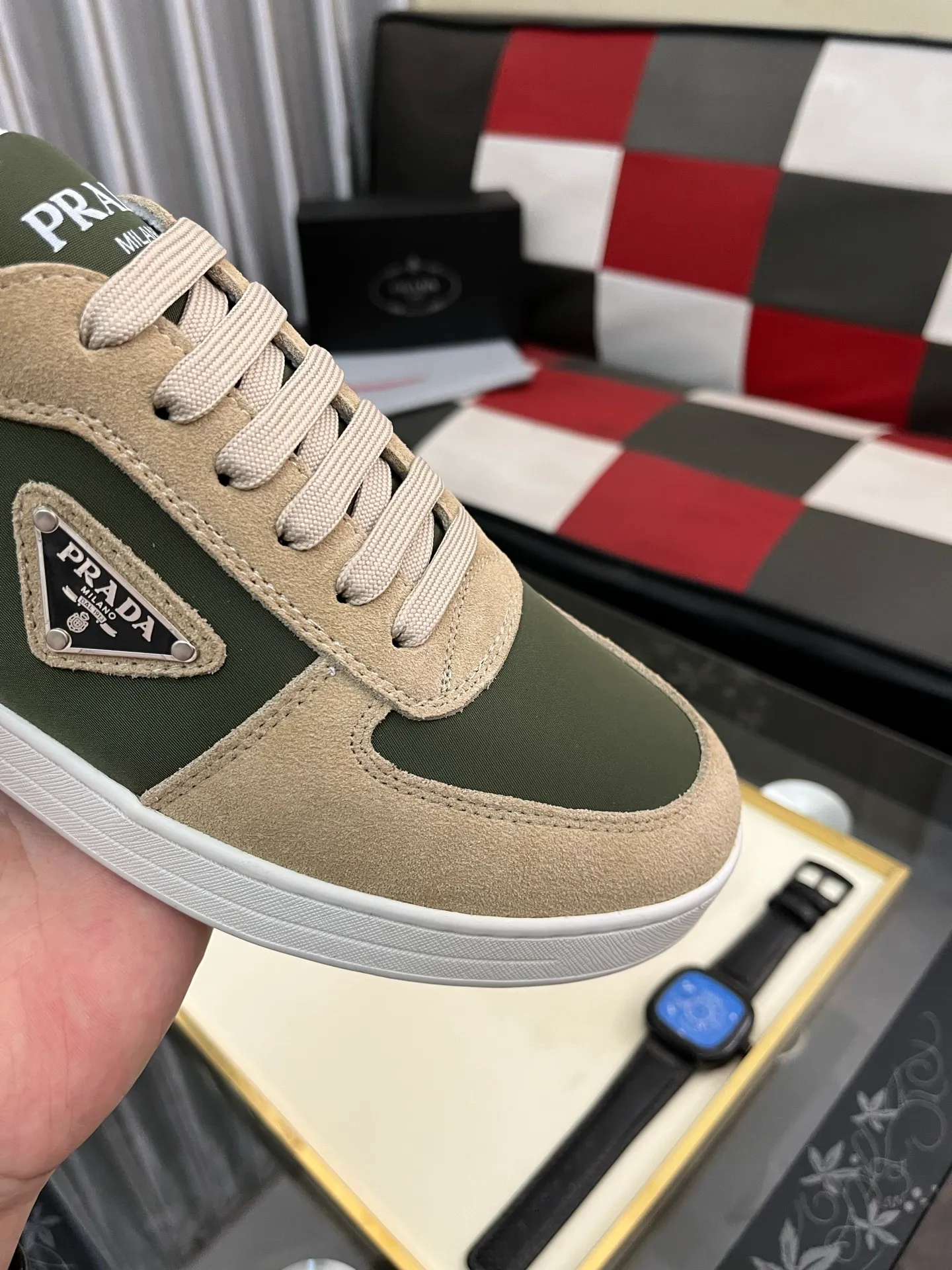 Men's shoes 💰440⌚️⌚️【PRADA】Prada ~ unique and casual style. New models from Prada official website are coming [Celebrate][Celebrate]🏃High-end brand casual shoes ➕Full set of packaging😍😍 Men's 2023 counters are on sale simultaneously, Italian imported brands select first-layer Italian cowhide. 🐑Sheepskin lining (refuses to discolor and rub feet) Sole: Original sole specially provided by the original factory 🎬Better in kind Size number: 38-444️⃣Colors available